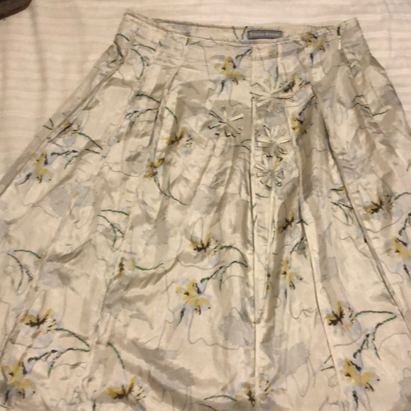 Tristan & Iseut floral skirts - Picture 3 of 4